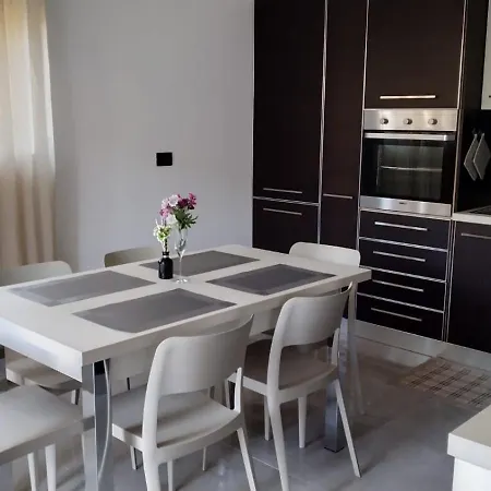 Casa Claudia D'idro Apartment *